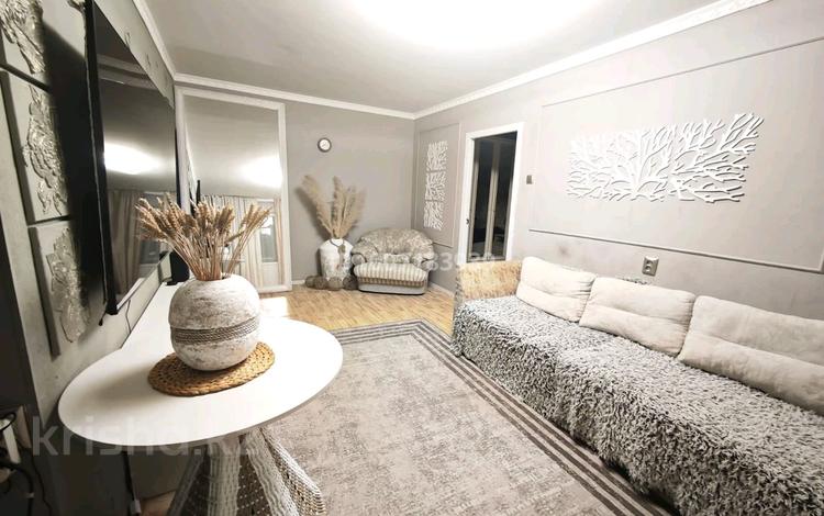 2-комнатная квартира · 48 м² · 4/5 этаж, мкр 5 65а — Центральный Стадион за 17 млн 〒 в Актобе — фото 2