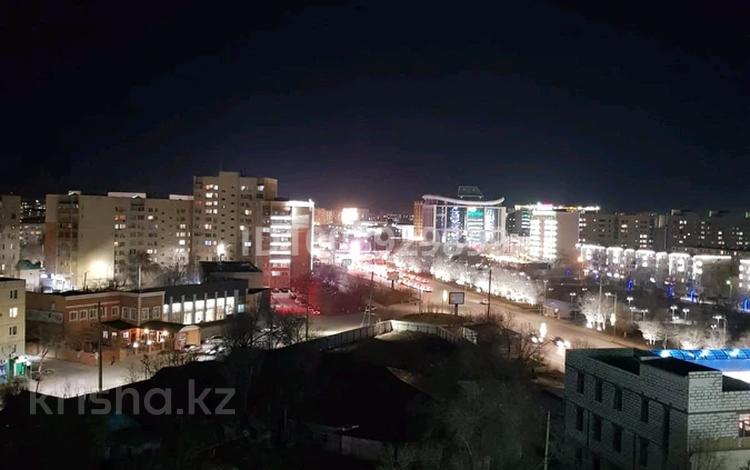 1-комнатная квартира · 40 м² · 9/9 этаж, мкр 5, Тлепбергенова 80 за 180 000 〒 в Актобе — фото 2