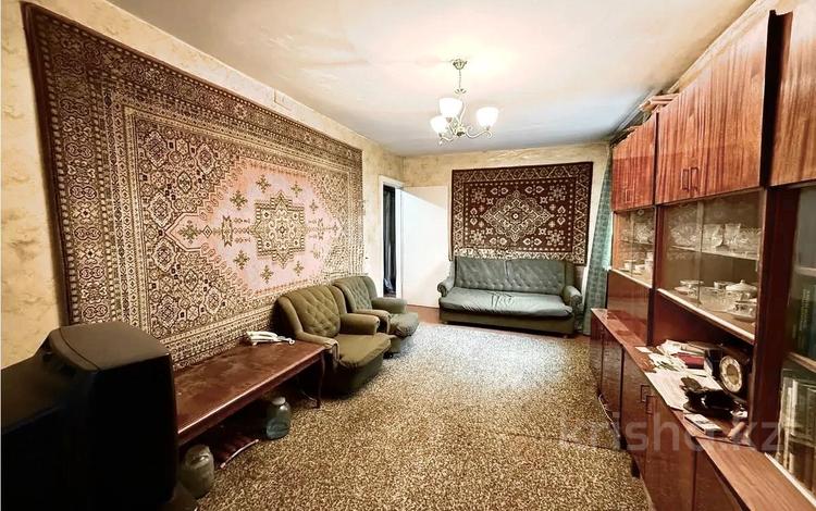 3-комнатная квартира · 61.7 м² · 3/5 этаж, Майкудук, 16й микрорайон за 10.5 млн ₸ в Караганде, Алихана Бокейханова р-н — фото 2