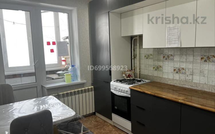 2-комнатная квартира · 54 м² · 2/5 этаж, 4 мкр за 8.5 млн ₸ в Алге — фото 17