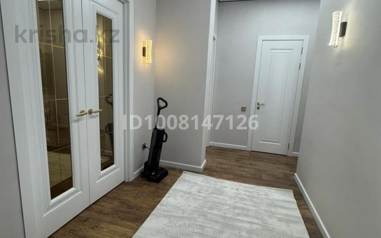 3-бөлмелі пәтер · 68 м² · 8/12 қабат, Е-36 11 — Ханшатыр, Зеленый булвар, Смолл., бағасы: 30 000 ₸ в Астане, Нура р-н — фото 2