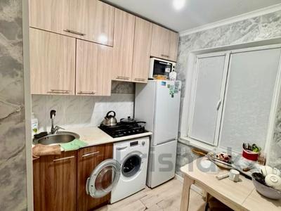 2-бөлмелі пәтер · 45 м² · 5/5 қабат, мкр Аксай-2 10, бағасы: 31 млн ₸ в Алматы, Ауэзовский р-н