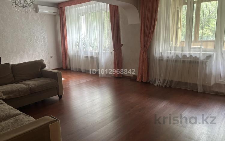 2-бөлмелі пәтер · 85 м² · 2/5 қабат, Валиханова 84, бағасы: 430 000 ₸ в Алматы, Медеуский р-н — фото 2