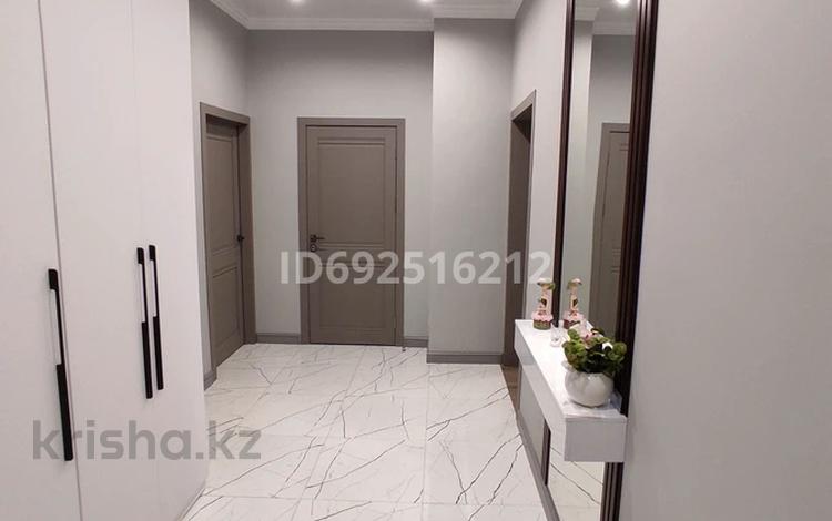 2-комнатная квартира, 67 м², 9/10 этаж, К. Сатпаева 24 за 43.5 млн 〒 в Астане, Алматы р-н — фото 3