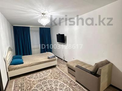 1-бөлмелі пәтер · 45 м² · 1/5 қабат, мкр. Алтын орда, Мкр. Алтын орда, Мустафа Шокай 338а — В центре Батыса, тихий район, хорошая геолокация, всё в шаговой доступ, бағасы: 12 000 ₸ в Актобе