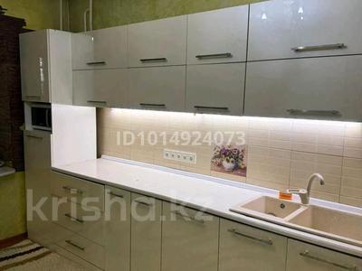 1-бөлмелі пәтер · 45 м² · 1/5 қабат, Айнабұлақ-3 ш/а. 141, бағасы: 35 млн ₸ в Алматы, Жетысуский р-н