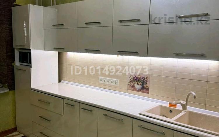 1-бөлмелі пәтер · 45 м² · 1/5 қабат, Айнабұлақ-3 ш/а. 141, бағасы: 35 млн ₸ в Алматы, Жетысуский р-н — фото 22