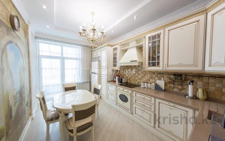 4-комнатная квартира · 138 м² · 4/8 этаж, Керей и Жанибек хандар 6 — Пересечение улиц Туран и Керей-Жанибек хандар за 95 млн ₸ в Астане, Нура р-н — фото 2