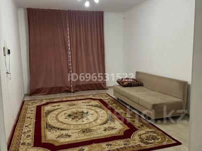 Аренда квартир в Актюбинской обл.: 3-комнатная квартира · 80 м² · 2/5 этаж, мкр. Алтын орда, Батыс 2 57 — Гипердина за 250 000 〒 3-комнатная квартира · 80 м² · 2/5 этаж, мкр. Алтын орда, Батыс 2 57 — Гипердина за 250 000 〒 в Актобе