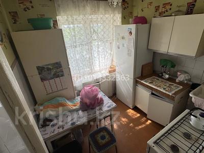2-комнатная квартира · 45 м² · 5/5 этаж, Ескалиева — 6 школа за 80 000 ₸ в Уральске