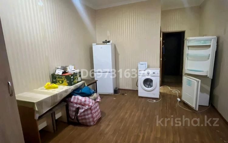 1-комнатная квартира, 18 м², 2/4 этаж помесячно, мкр Тастыбулак, ул. Жандосова 1 А — Аксайской детской больницы