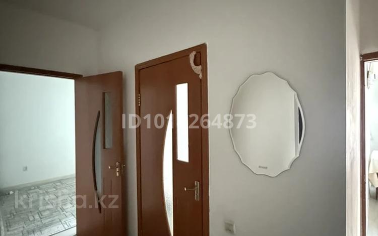 2-комнатная квартира · 52 м² · 4/5 этаж, мкр Аксай-1А 10A за 300 000 ₸ в Алматы, Ауэзовский р-н — фото 2