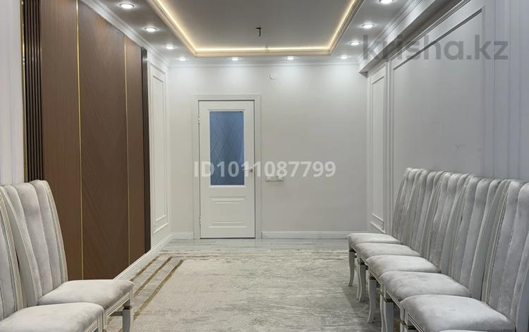 3-комнатная квартира · 90 м² · 2/13 этаж, Есенова 160/3 за 66 млн ₸ в Алматы, Жетысуский р-н — фото 2