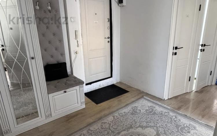 1-бөлмелі пәтер · 50 м² · 1/5 қабат, 1 ш/а 97/2 — Дом ветеранов, бағасы: 10 000 ₸ в Актобе, мкр 5 — фото 2