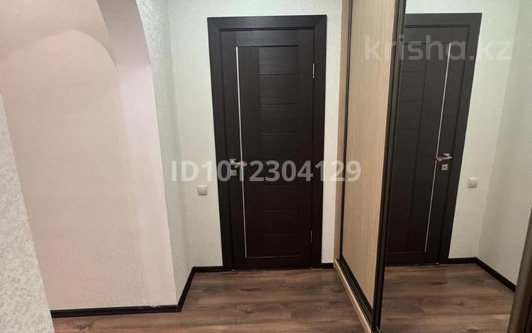 1-бөлмелі пәтер · 43 м² · 5/5 қабат, Мкр. Астана 45, бағасы: 18 млн ₸ в Уральске — фото 2