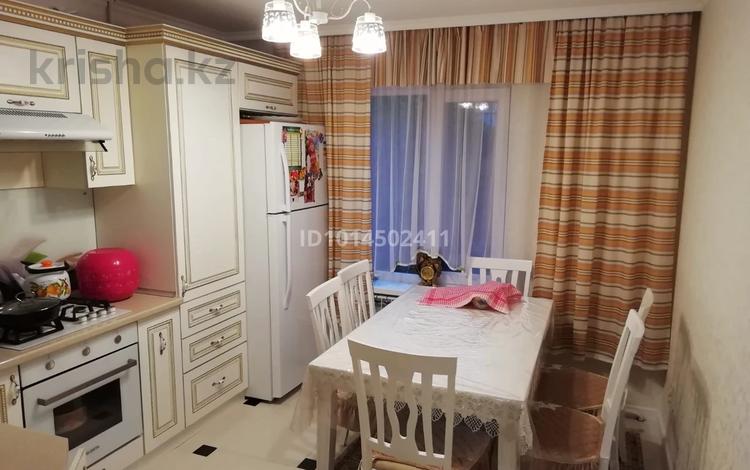4-комнатная квартира · 90 м² · 2/5 этаж, мкр Мамыр-1 11 за 75 млн ₸ в Алматы, Ауэзовский р-н — фото 3