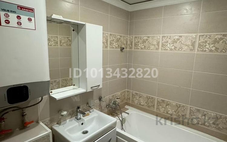 1-бөлмелі пәтер · 46 м² · 5/5 қабат, 15-ш/а. — Между 14 и 15 мкр 500-700 метров от набережки, бағасы: 15 000 ₸ в Актау, 15-й мкр — фото 2