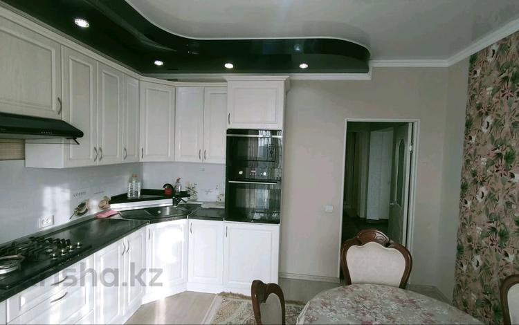 2-комнатная квартира · 75 м² · 5/10 этаж, мкр Мамыр, Афцинао 4 за 300 000 ₸ в Алматы, Ауэзовский р-н — фото 2