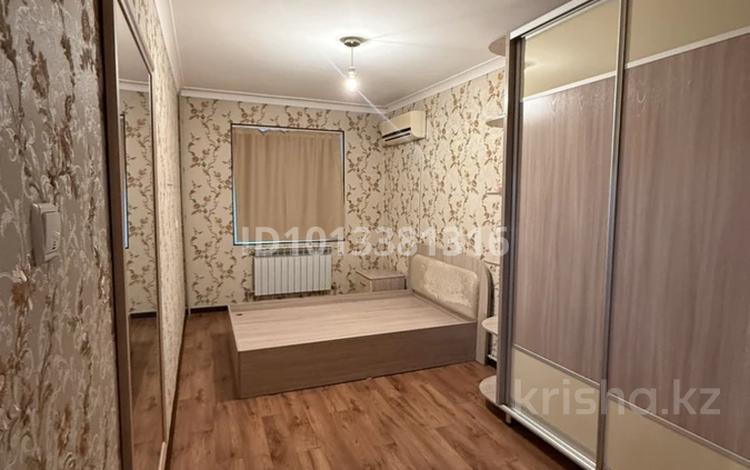 4-бөлмелі пәтер · 85 м² · 2/5 қабат, 17-шағынаудан 18, бағасы: 35 млн ₸ в Шымкенте, Аль-Фарабийский р-н — фото 2