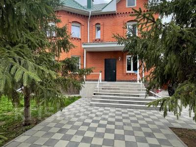 Отдельный дом · 5 комнат · 320.4 м² · 4.5 сот., Нурсултана Назарбаева 36 за 165 млн ₸ в Костанае