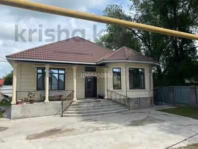 Отдельный дом · 4 комнаты · 190 м² · 10 сот., Жибек жолы 28 — В центре , по главной улице на углу напротив wildberries за 55 млн ₸ в Чапаево