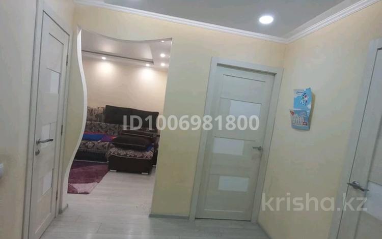 3-комнатная квартира · 61 м² · 4/5 этаж, Байконурова 110 — Рынок Шаруа, сш 21, сва Тильман за 18 млн ₸ в Жезказгане — фото 2