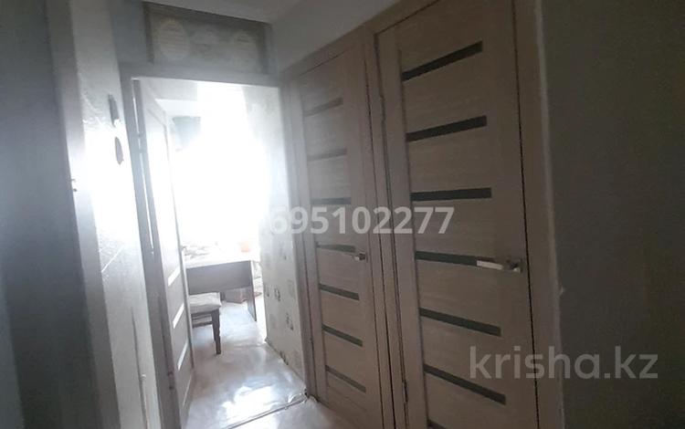 3-комнатная квартира · 62.5 м² · 5/5 этаж, Майкудук, Майкудук, 15й микрорайон 3 — 61 Школе, Садик Шаңырақ, Ақбала,Арман за 11 млн ₸ в Караганде, Алихана Бокейханова р-н — фото 2