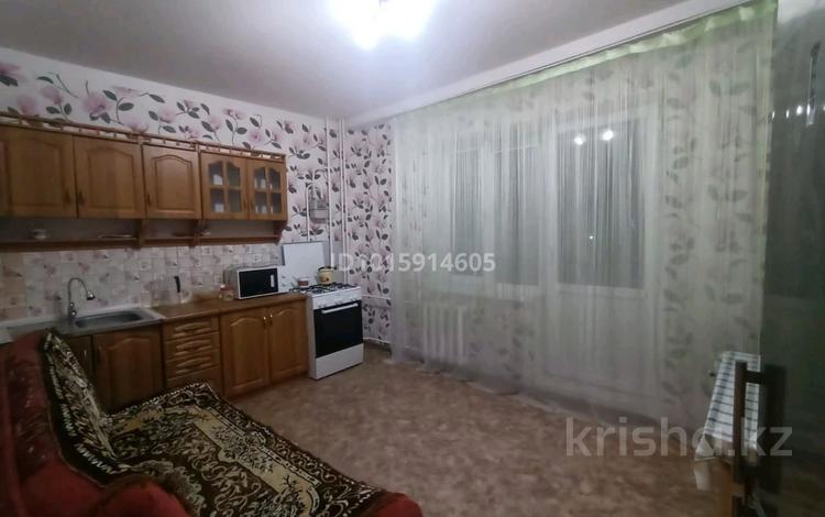 1-бөлмелі пәтер · 42 м² · 5/7 қабат, Дружбы народов 27г, бағасы: 100 000 ₸ в Аксае — фото 2