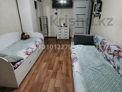 1-комнатная квартира · 30 м² · 4/5 этаж, Майкудук, Майкудук, 15й микрорайон 2 за 7.5 млн 〒 в Караганде, Алихана Бокейханова р-н