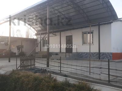 Отдельный дом · 5 комнат · 180 м² · 28 сот., мкр Турксиб 42 — Находится возле школы за 25 млн ₸ в Таразе
