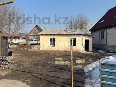 Продажа домов и дачи в Алматы: Отдельный дом · 3 комнаты · 60 м² · 4 сот., мкр Шанырак-2, Искакова 19/1 — В районе Алатауского акимата за 27.7 млн 〒 Отдельный дом · 3 комнаты · 60 м² · 4 сот., мкр Шанырак-2, Искакова 19/1 — В районе Алатауского акимата за 27.7 млн 〒 в Алматы, Алатауский р-н