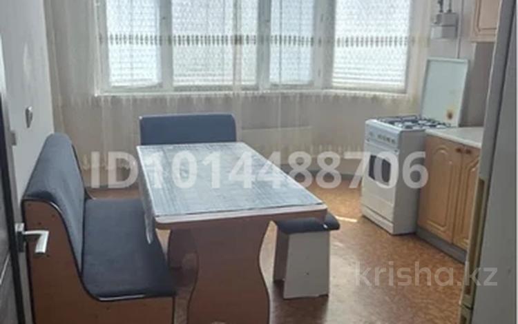 1-комнатная квартира · 40 м² · 4/6 этаж, мкр Кокжиек 57 за 170 000 ₸ в Алматы, Жетысуский р-н — фото 2