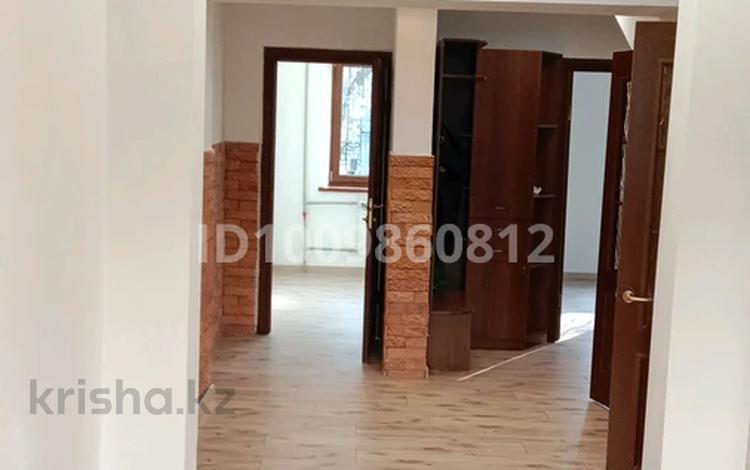 3-бөлмелі пәтер · 65 м² · 1/5 қабат, Родостовца 170, бағасы: 69 млн ₸ в Алматы, Бостандыкский р-н — фото 2