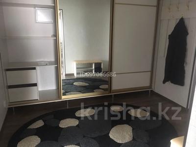 2-комнатная квартира, 79 м², 2/9 этаж, шахтеров 25 за 32 млн 〒 в Караганде