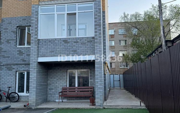 3-бөлмелі пәтер · 110 м² · 2/5 қабат, Скоробогатова 36, бағасы: 49 млн ₸ в Уральске — фото 2