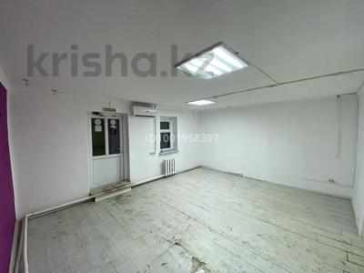 Жеке үй · 3 бөлме · 70 м², Молдагулова 91 — Кит край, бывший магазин, бағасы: 180 000 〒 в Атырау