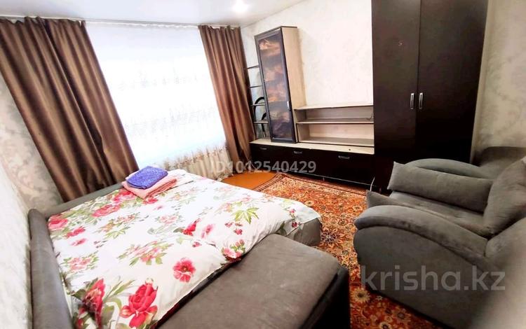 2-бөлмелі пәтер · 43 м² · 1/5 қабат, Бауыржана Момышулы 11, бағасы: 10 000 ₸ в Аксу — фото 2