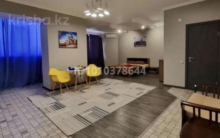 1-комнатная квартира · 50 м² · 2/5 этаж, Мустафа шокай 48В за 170 000 ₸ в Актобе — фото 2