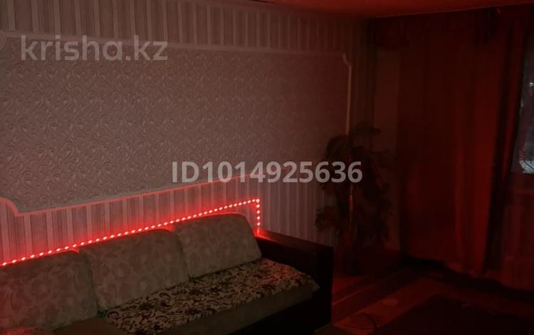 1-комнатная квартира · 60 м² · 1/5 этаж, 35 квартал 5 за 7 000 ₸ в Семее — фото 2