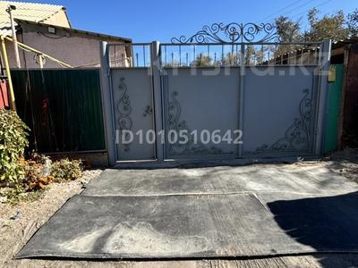 Үйдің бір бөлігі · 4 бөлме · 70 м² · 5.5 сот., Жанадилова 30, бағасы: 14 млн 〒 в 