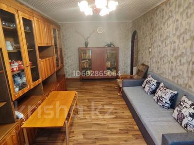 2-комнатная квартира, 45 м², 3/4 этаж помесячно, мкр №3 25 за 200 000 〒 в Алматы, Ауэзовский р-н
