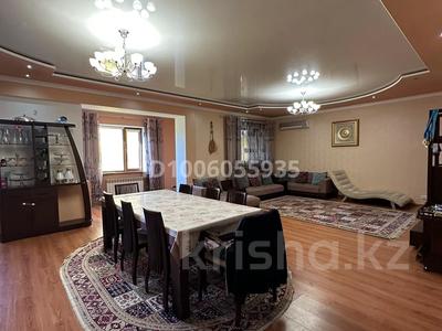 4-комнатная квартира · 210.5 м² · 3/4 этаж, Санкибай батыр 253/2 — ул. Газизы Жубановой за 55.5 млн 〒 в Актобе
