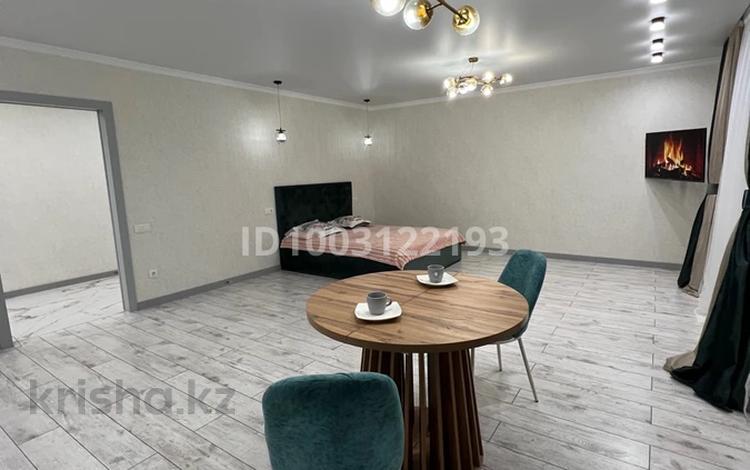 1-комнатная квартира · 50 м² · 1/9 этаж, мкр. Зачаганск пгт 97/2 за 15 000 ₸ в Уральске — фото 2