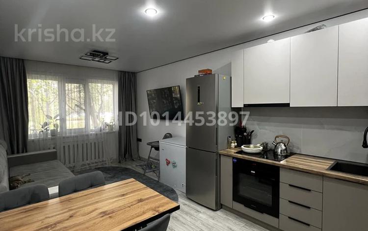 3-комнатная квартира · 61.3 м² · 1/5 этаж, Пришахтинск, 23й микрорайон 36 за 21 млн ₸ в Караганде, Алихана Бокейханова р-н — фото 2