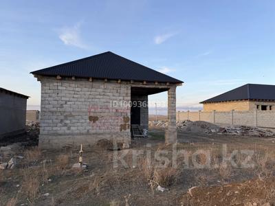 Отдельный дом · 2 комнаты · 75 м² · 10 сот., мкр Бектобе, Жанакурылыс 2 18 — Дорожник за 8.5 млн 〒 в Таразе