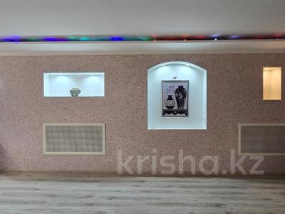 Отдельный дом · 8 комнат · 302.9 м² · 3.1 сот., Старый город за 41 млн 〒 в Актобе