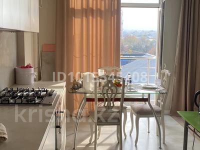 2-бөлмелі пәтер · 70 м² · 6/8 қабат, Байгазиева 35 — Саламатова, бағасы: 300 000 ₸ в Каскелене