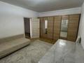 1-комнатная квартира · 54 м² · 8/9 этаж, 10 мкрн 21 дом 20 за 130 000 ₸ в Аксае — фото 2