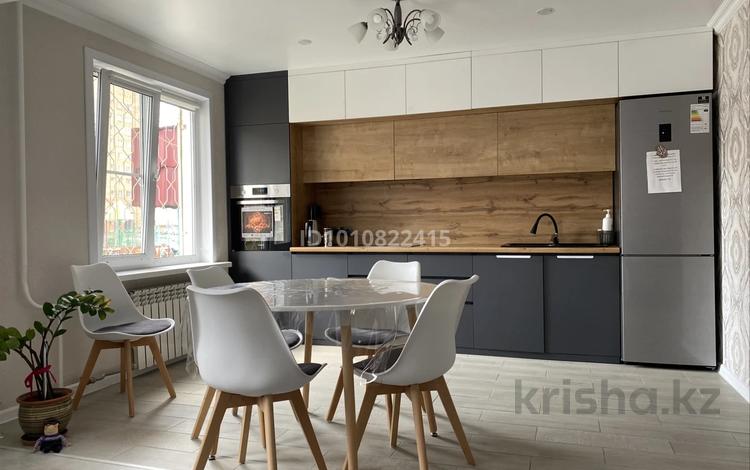 3-бөлмелі пәтер · 84.8 м² · 1/5 қабат, Жастар 37/1, бағасы: 32 млн ₸ в Усть-Каменогорске — фото 2