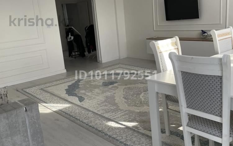 3-бөлмелі пәтер · 130 м² · 7/9 қабат, Бактыгерея Кулманова 1а, бағасы: 53 млн ₸ в Атырау — фото 2